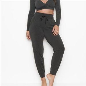 VS ribbed jogger pants